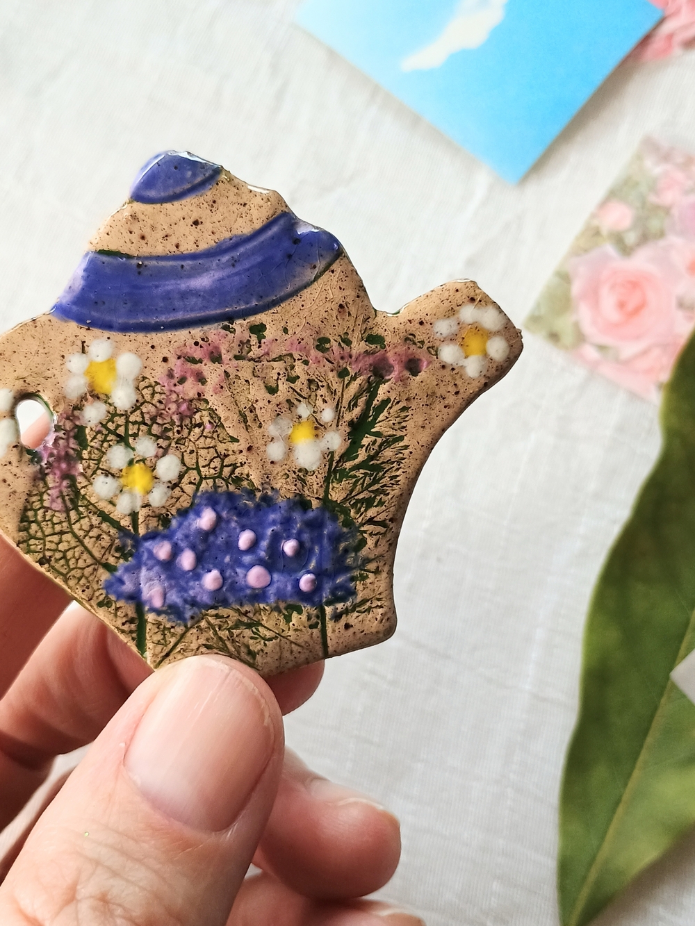 🌻 COTTAGE CORE 🌻 VTG Artisan Crafted ceramic teapot brooch, Granny Core Style